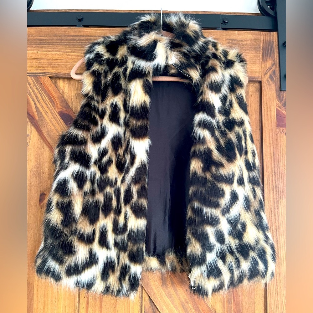 Faux Fur vest - size XS- leopard print- Steve Madden